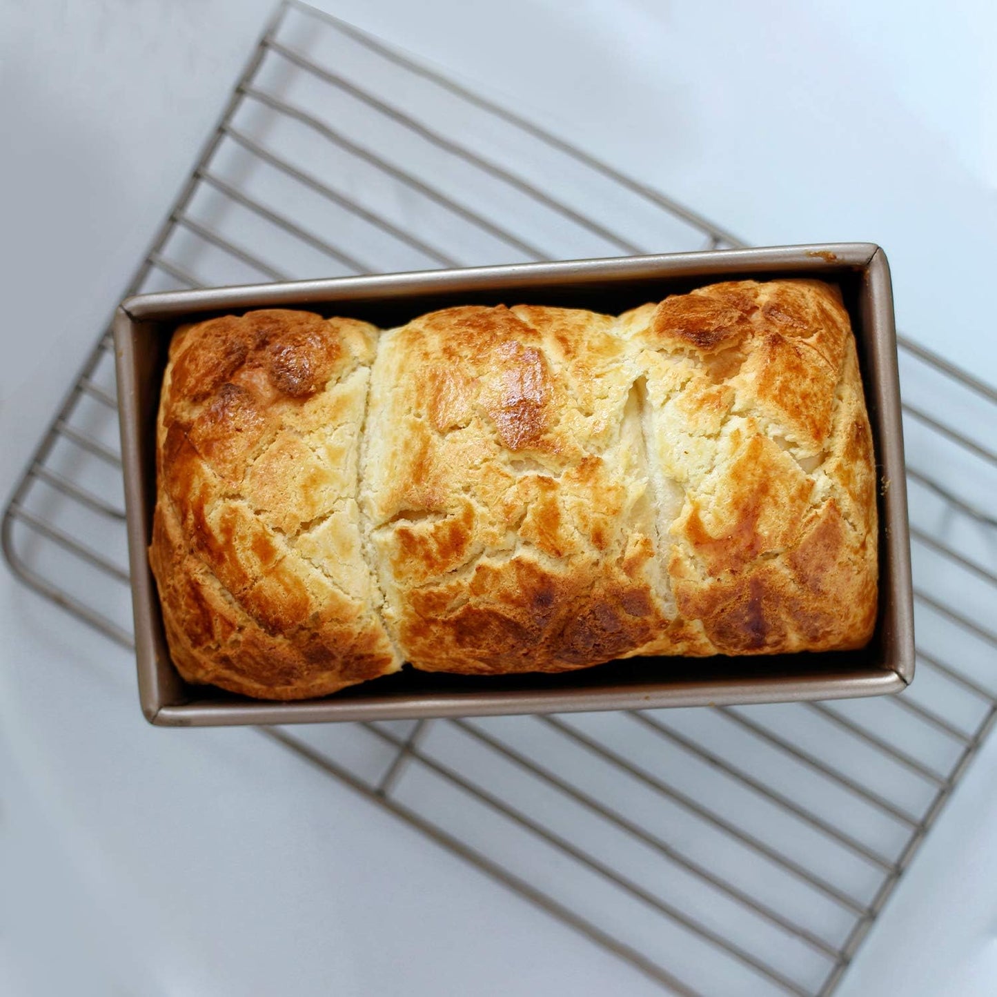 CHEFMADE Pullman Loaf Pan with Lid, 1Lb Dough Capacity Non-Stick Rectangle Corrugated Bread Pan Bakeware, Toast Mold with Cover for Oven Baking Cakes, Breads and Meatloaf (Champagne Gold)