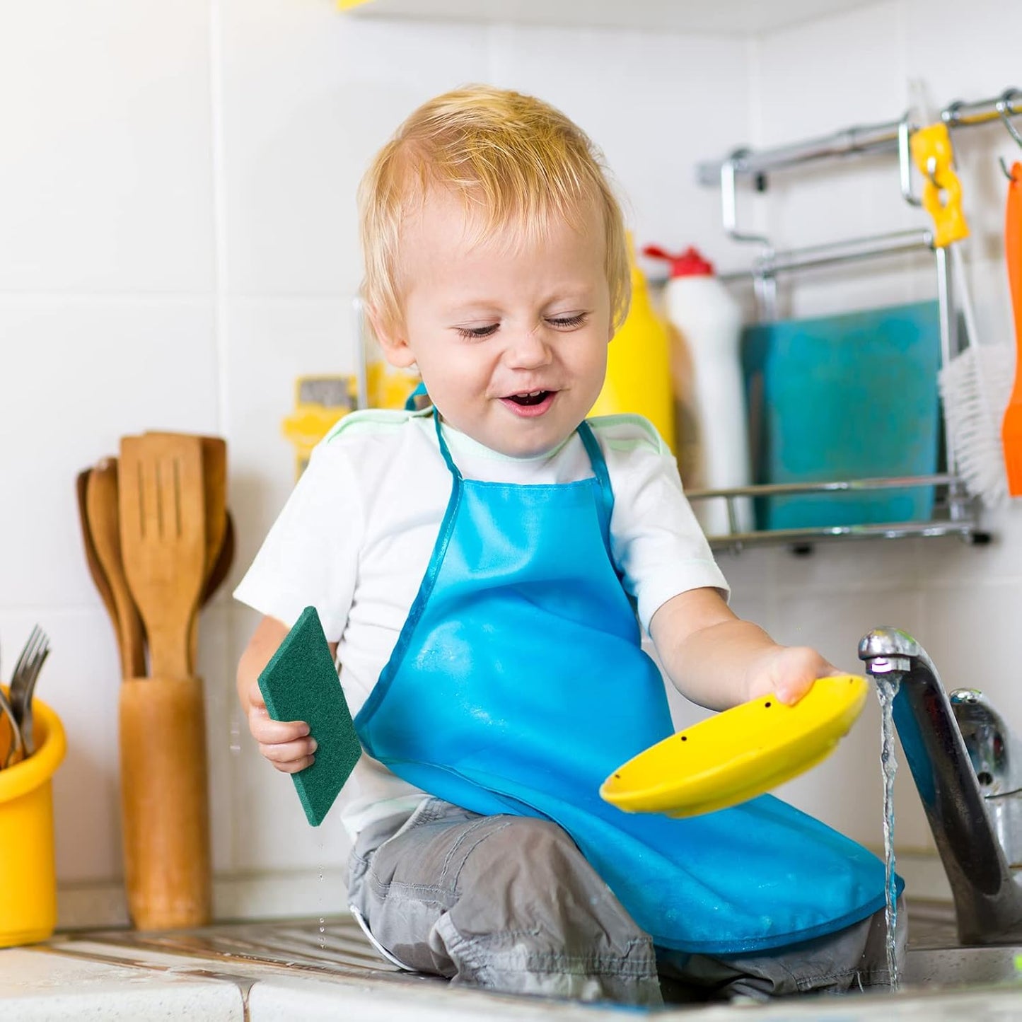 Hoolerry 100 Pcs Heavy Duty Scouring Pads Non Scratch Household Scrub Pads for Cleaning Reusable Pan Scrubber Anti Grease Scrubbing Pads for Dish Kitchen Metal Grills, 4.3 x 3 x 0.3 in (Green)