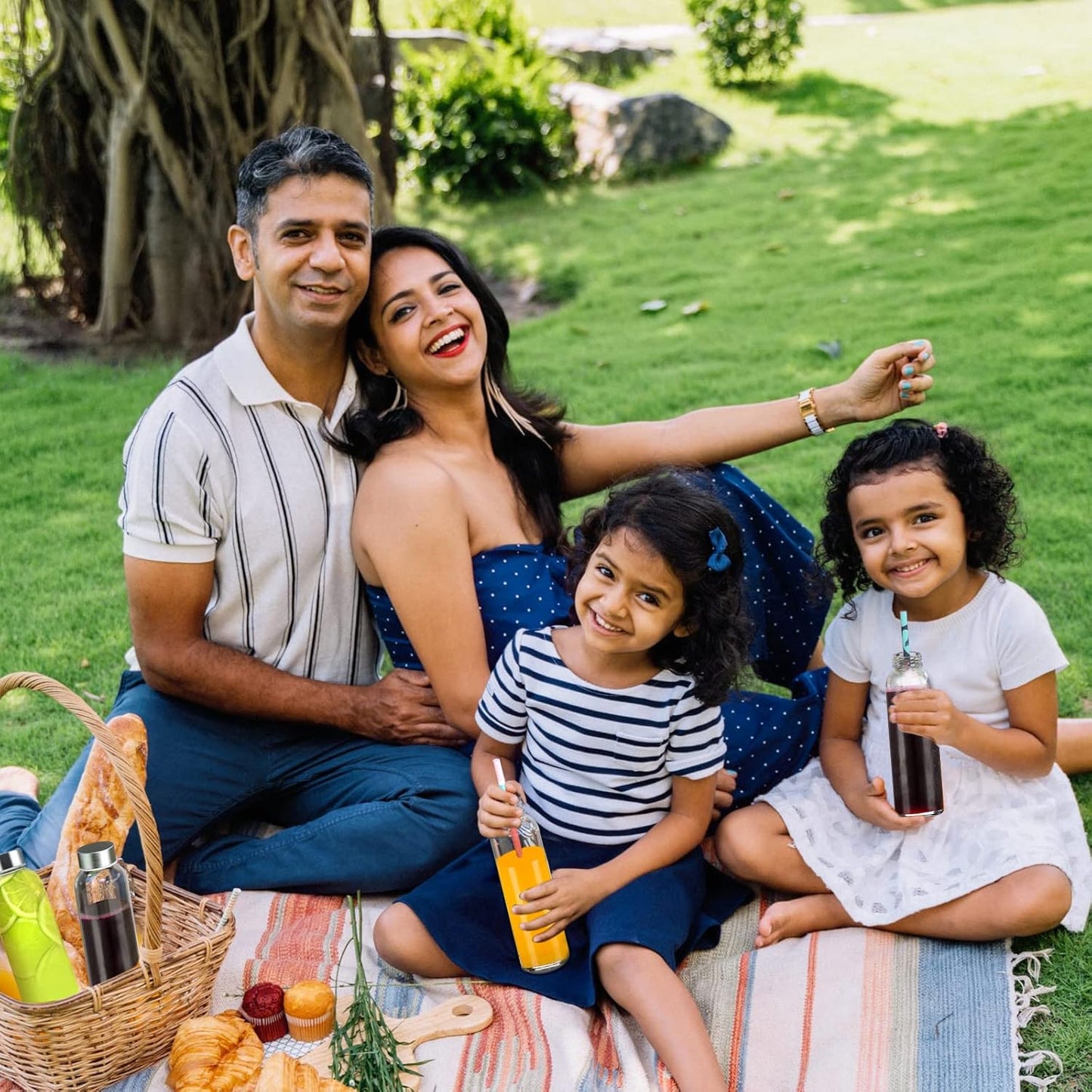 Clear Glass Bottles with Lids 18 oz, Reusable Glass Water Bottles with Stainless Steel Cap for Juicing, Refrigerator,100% Leak Proof, BPA Free, Juice Water Bottle Set of 6