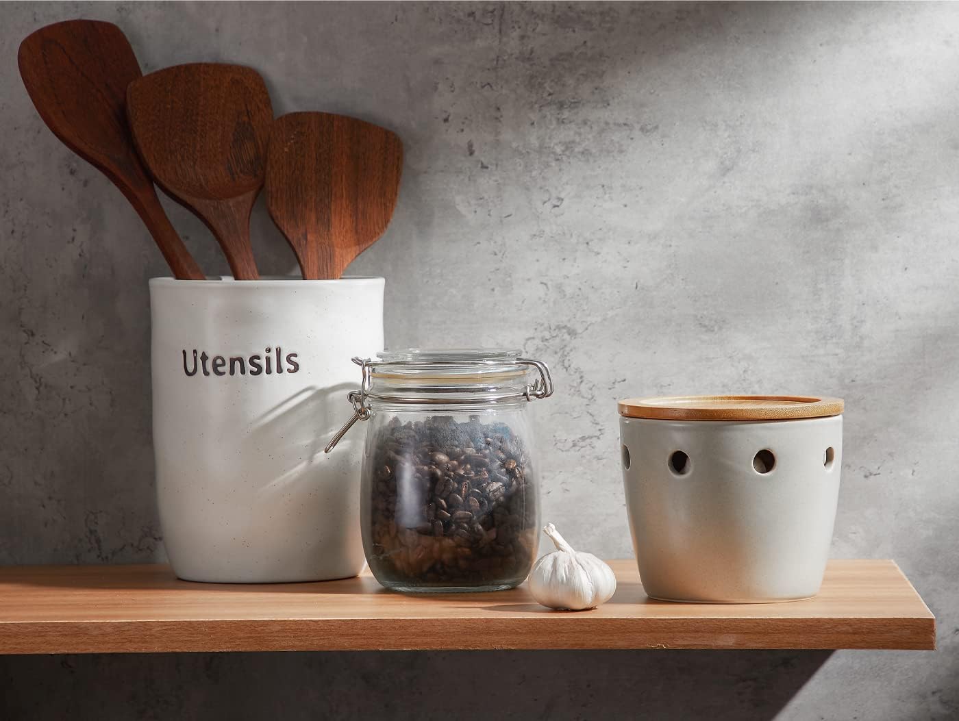 ONEMORE Large Garlic Keeper with Lid, Ceramic Garlic Saver 5 inch, Garlic Keeper for Counter, Gray