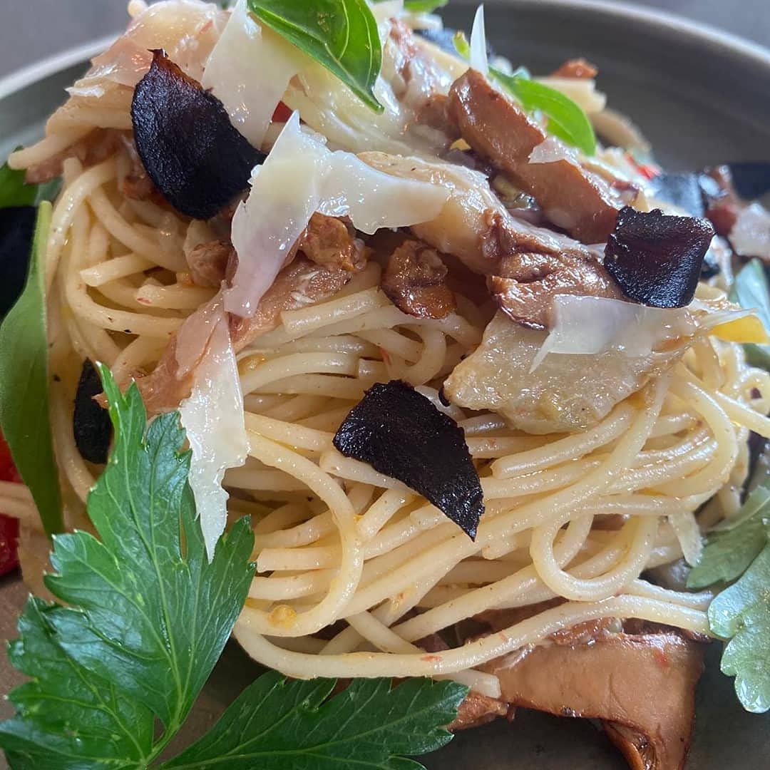 Orgnisulmte Canada Peeled Black Garlic Fermented for 90 Days Peeled Multiple Clove Super Foods, Ready to Eat 7.05 Oz