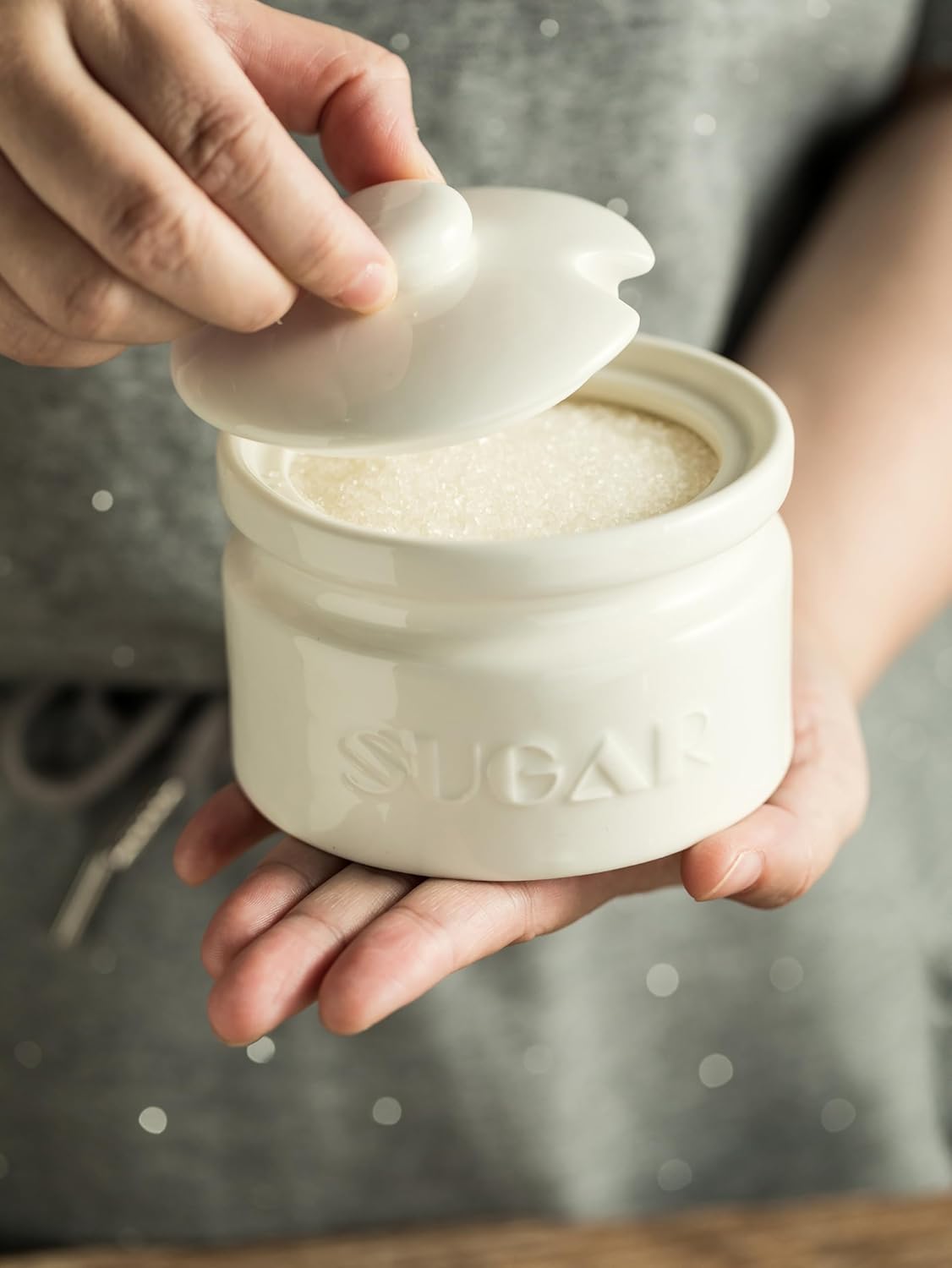 Gomakren Sugar Bowl with Lid and Spoon, Sugar Container Sugar Dish 10oz, Ceramic Sugar Jar for Coffee Bar, Kitchen, Countertop - Modern Farmhouse Kitchen Christmas Decor, White