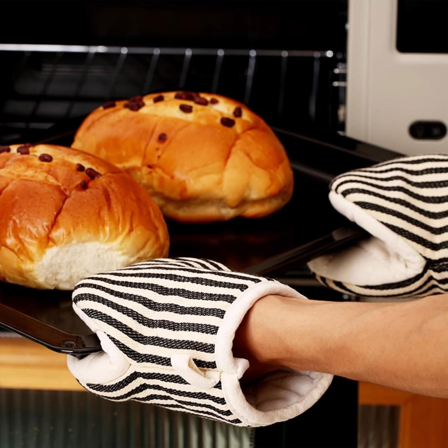1 Pair Mini Oven Mitts,High Heat Resistant Oven Gloves,Kitchen Short Oven Mit with Hanging Loop for BBQ, Baking, Cooking and Grilling, (Balck)