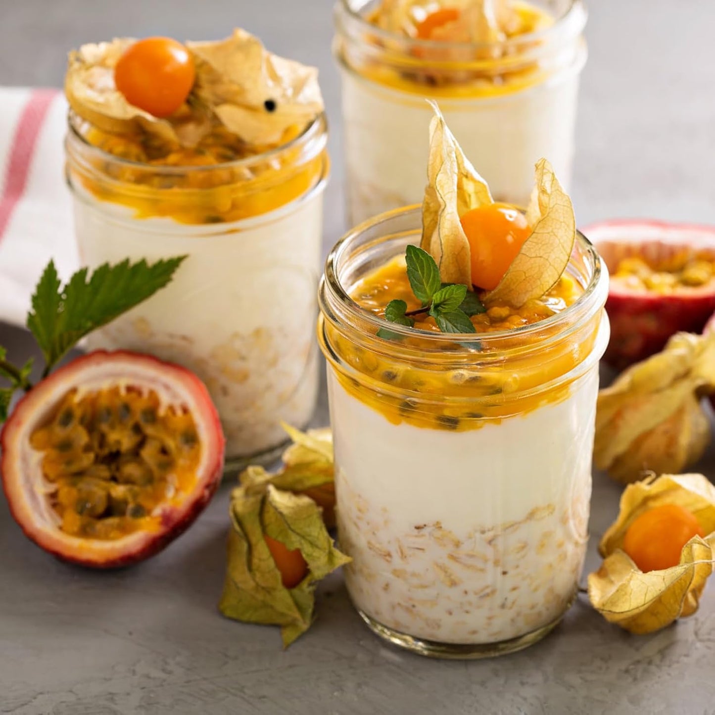 Mason Jars 8 oz, 24 Pack Canning jars 8 oz Jelly Jars With Regular Lids and Bands, Half Pint Glass Jars Ideal for Jam, Honey, Wedding Favors, Shower Favors