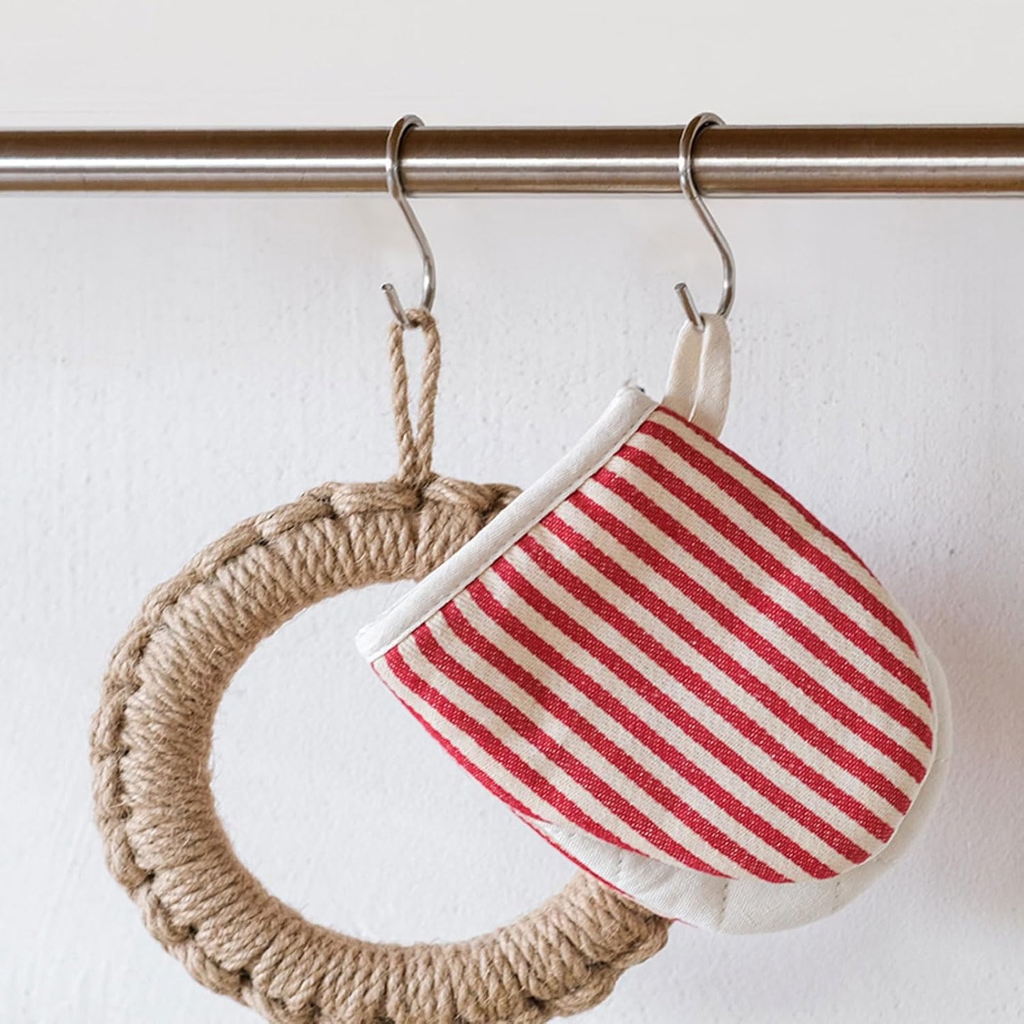 Mini Oven Mitts, Kitchen Oven Gloves Kitchen Mittens 500 Degrees Heat Resistant Baking Gloves with Hanging Loops Hot Gloves for Cooking, Baking (red)