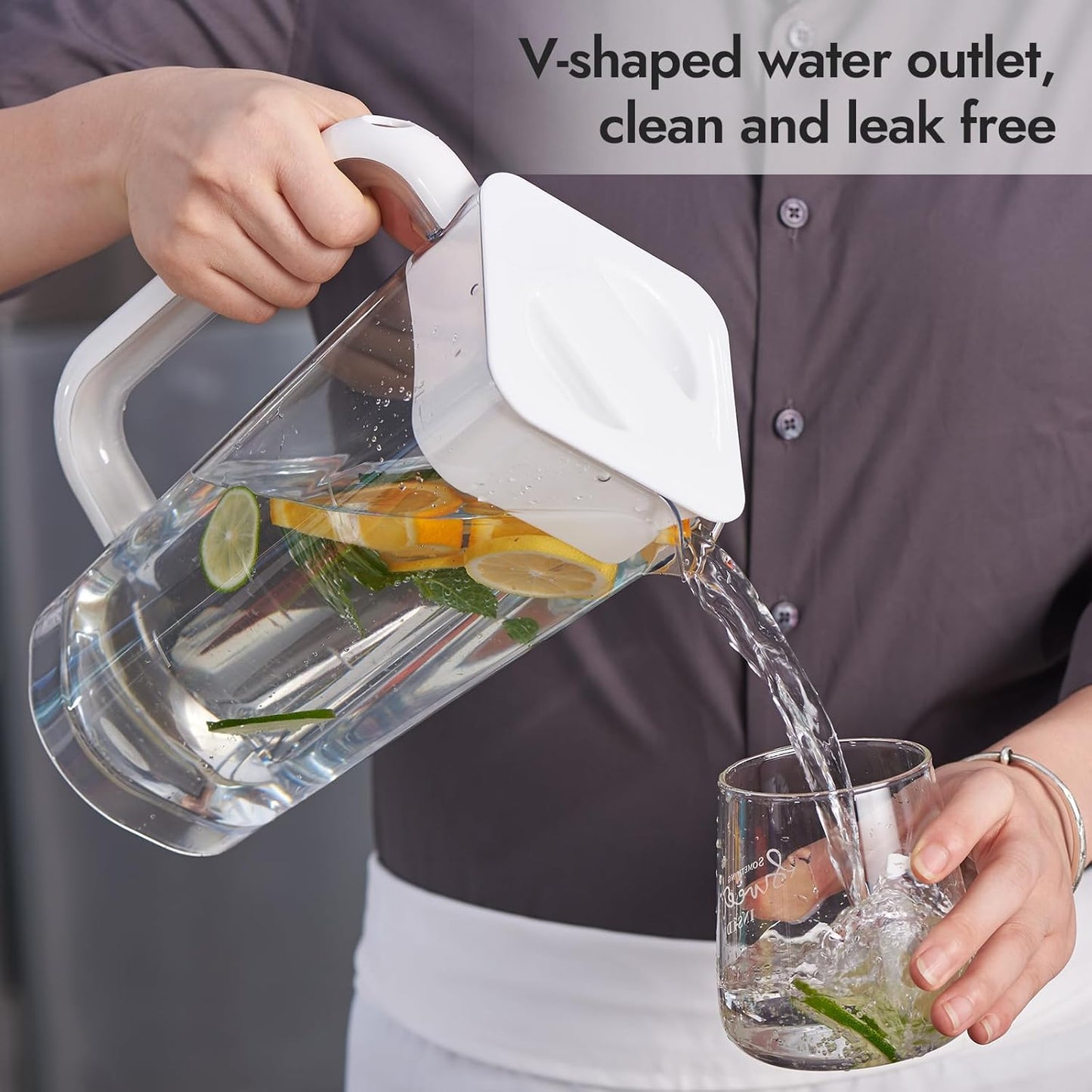 CURTA 2 Pack 2 Liters/68 oz Plastic clear Square Pitcher with Lid & Handle for Kitchen,ICED JUICE and Coffee Carafe Beverage Serveware, Acrylic Water Jug for Hot/Cold Drinks&lemonade
