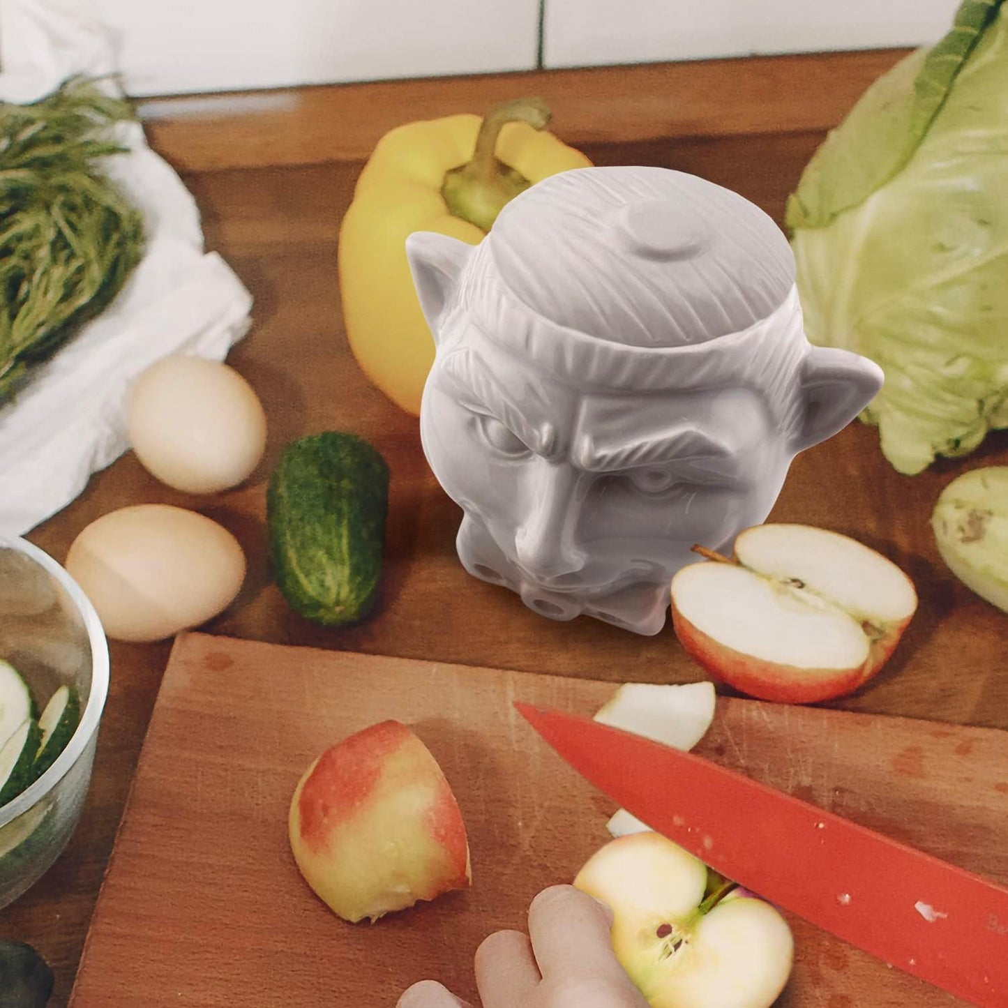 Spooky Dracula Garlic Pot - Unique Ceramic Container with Three Ventilation Holes for Fresh Garlic Storage