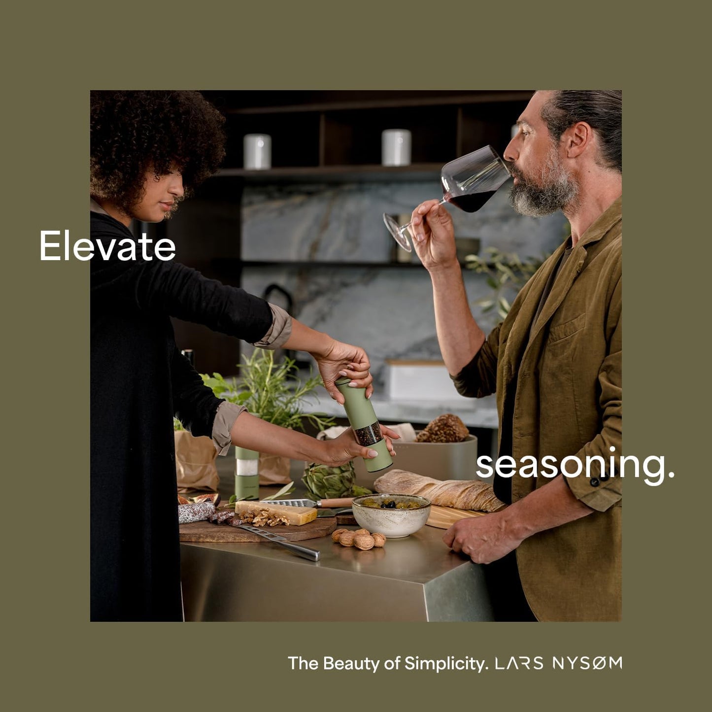 LARS NYSØM Salt and Pepper Grinder Set Manual, Stainless Steel Salt and Pepper Mills with Adjustable Ceramic Grinder I Design Spice Shakers (Black/Beige)