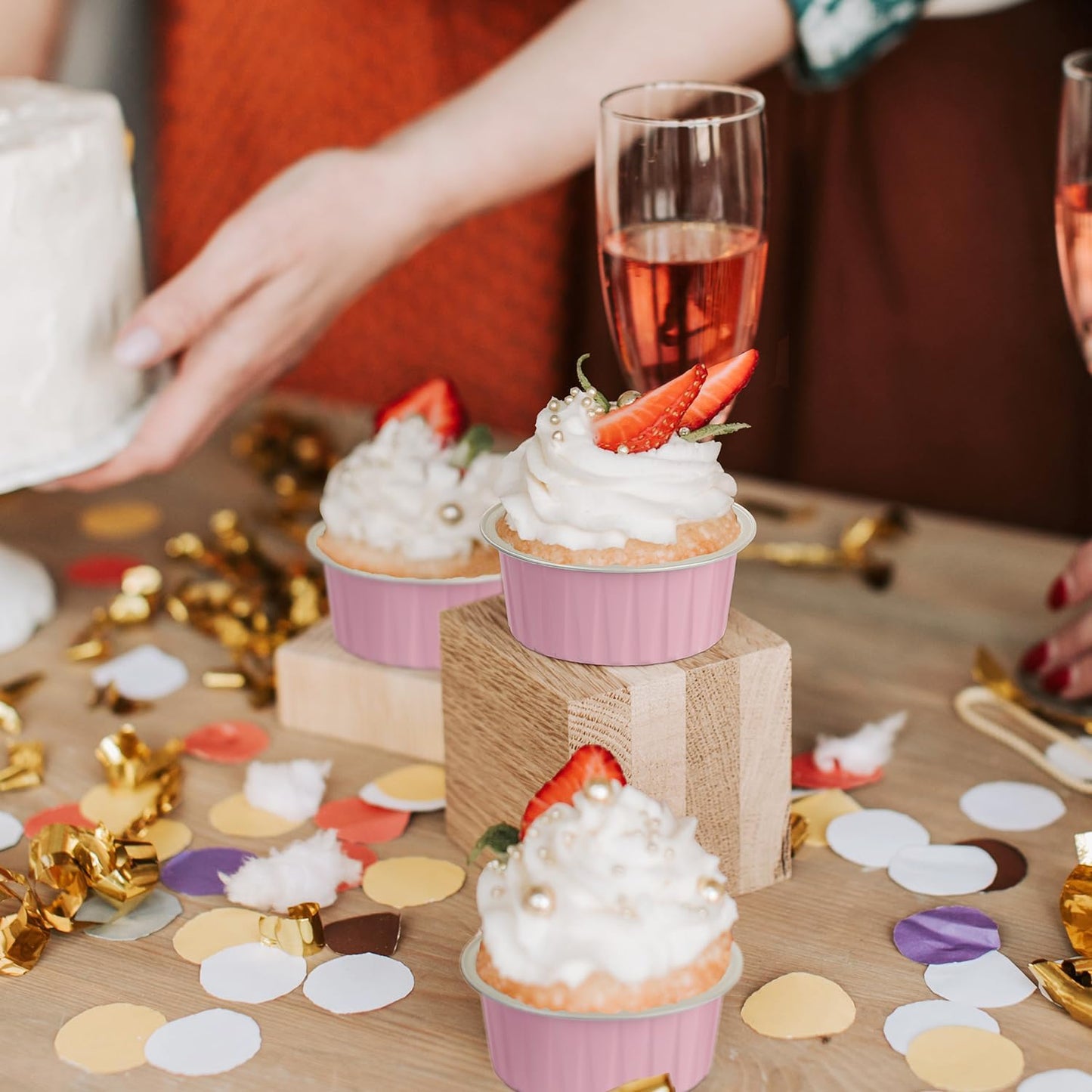 LNYZQUS 5oz Cupcake Pans with Dome Lids 100 Pack, Aluminum Foil Small Cake Baking Tin,Disposable Ramekins Cupcake Baking Cups Containers,Mini Pie Pans Muffin Tins Jumbo Cupcake Liners-Pink