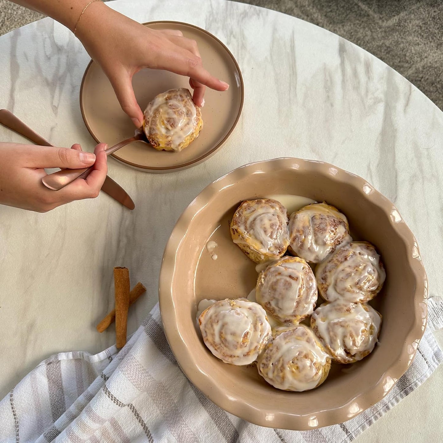 Mora Modern Farmhouse Style Ceramic Pie Pan - Deep and Fluted Dish - 9 Inch - Baking Pies: Apple, Quiche, Pot Pies, Tart