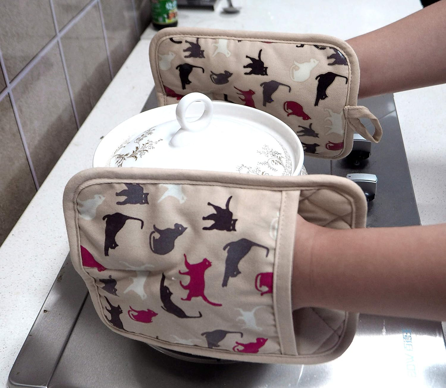 Pot Holders Set of 2 Heat Resistant 480 ℉ Kitchen Non Slip Clear Silicone Printed Comfortable Cotton Lining Women Men Cooking Barbecue Microwave Machine Washable (Cat, Khaki Potholders)