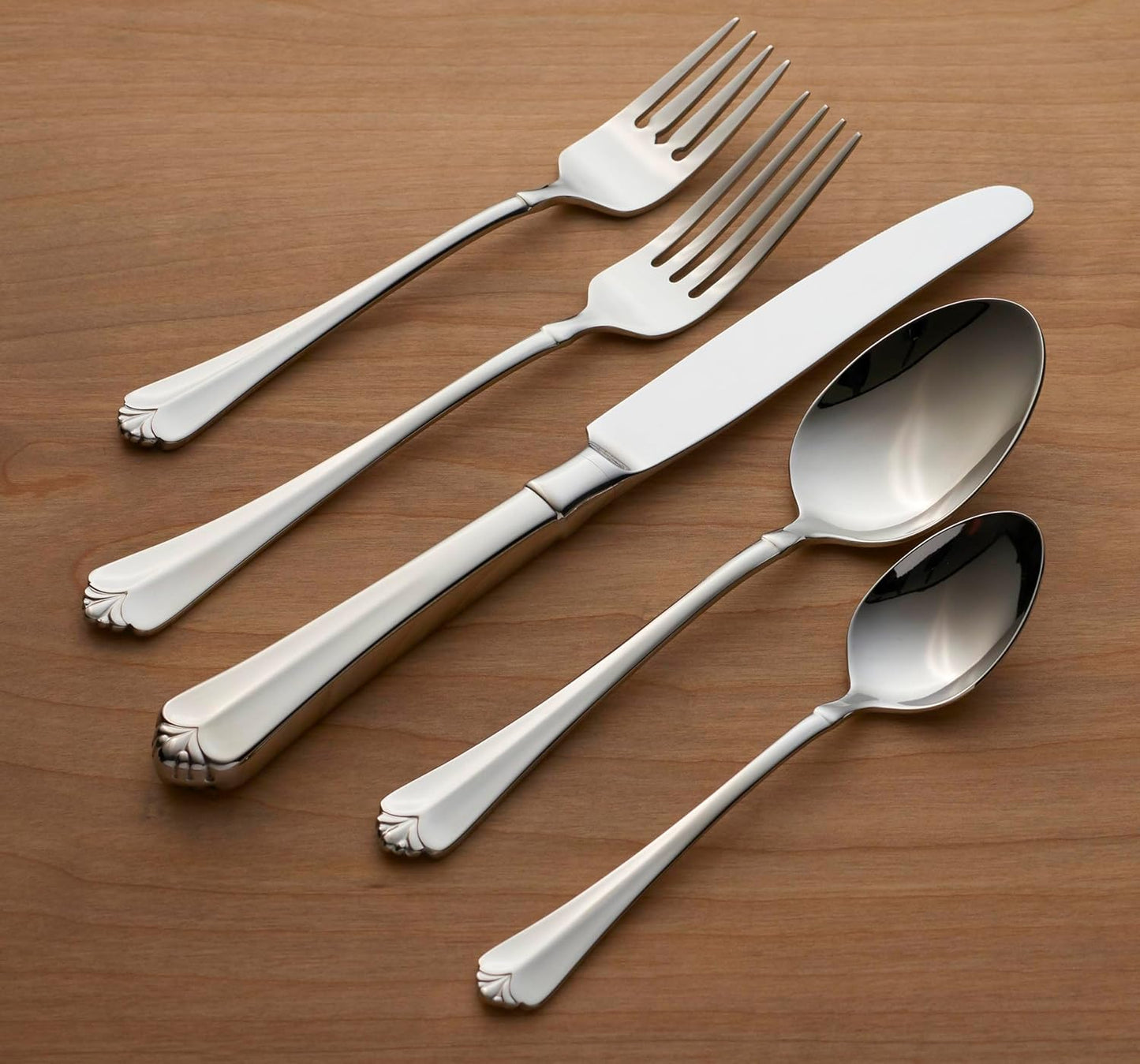 Oneida 2273045AL20 Juilliard 45 Piece Fine Flatware Set, Service For 8